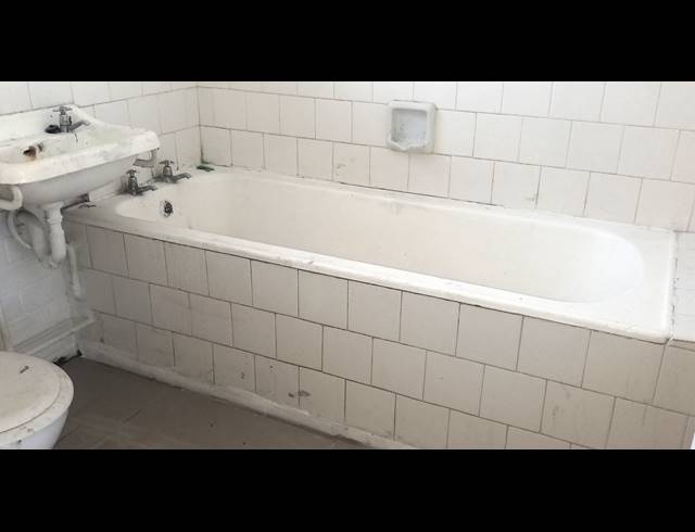 1 bed property to rent in ILLOVO BEACH